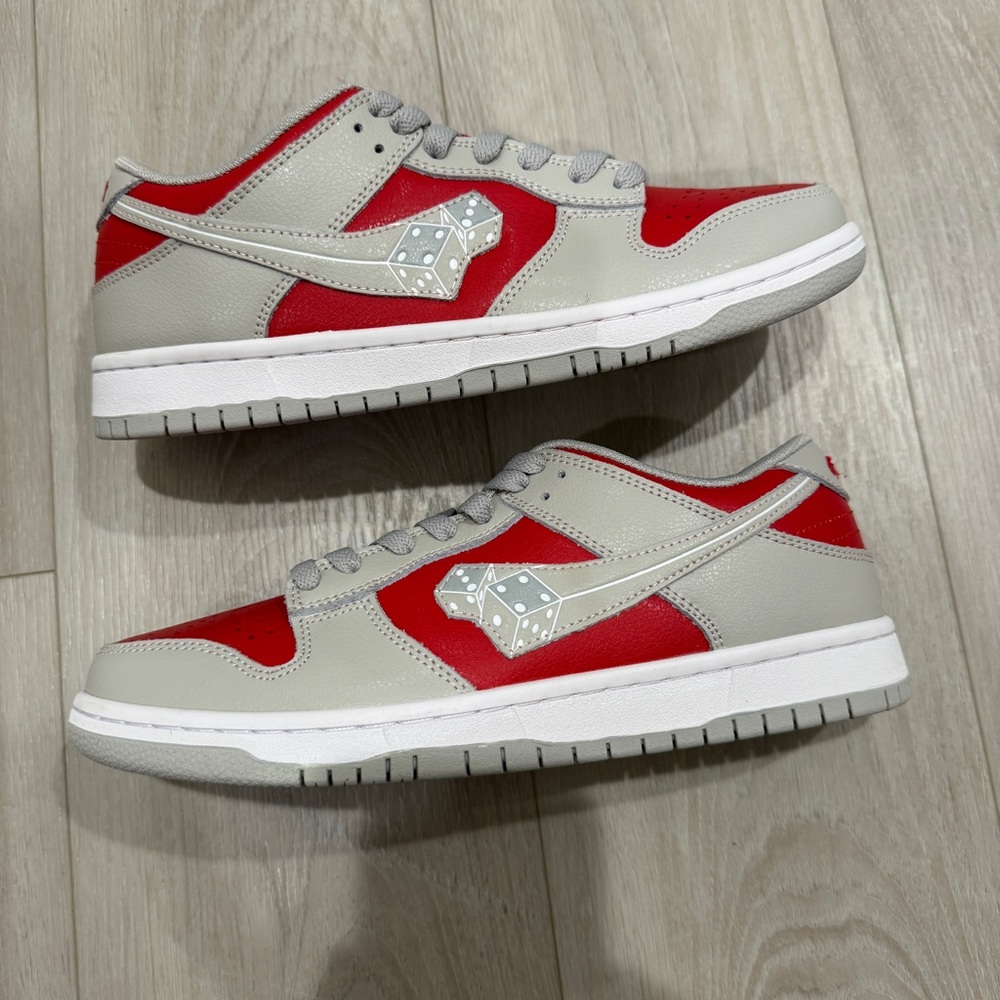 DYBBUK Lucky 7 Dice Reverse UNLV Sneakers Shoes Kicks Lows Sz 8 Gray Red